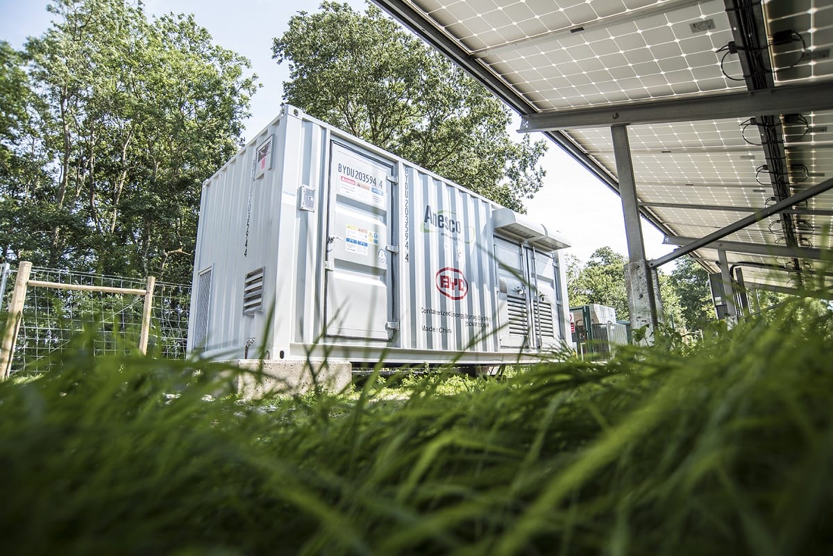 Utility scale battery storage unit